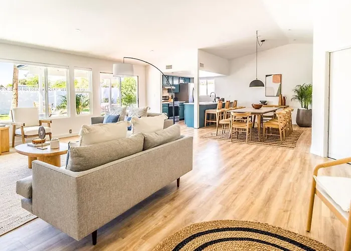 Scenic 4br Heated Pool & Games Holiday home