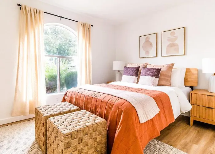 Scenic 4br Heated Pool & Games Holiday home *